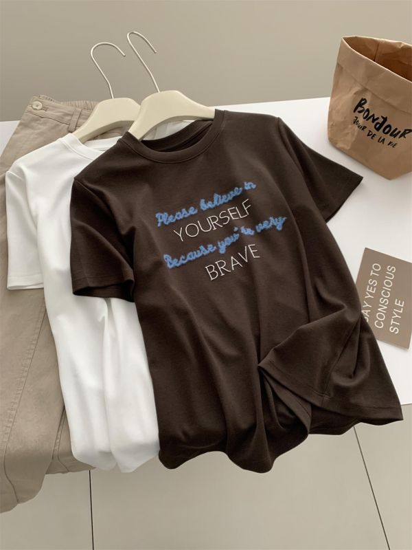 涼感莫代爾棉顯白復古刺繡果凍T-3色 涼感莫代爾棉顯白復古刺繡果凍T-3色