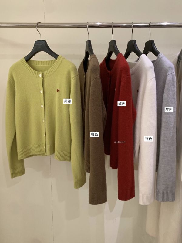 學院風愛心刺繡百搭減齡鈕扣針織開衫-5色 學院風愛心刺繡百搭減齡鈕扣針織開衫-5色