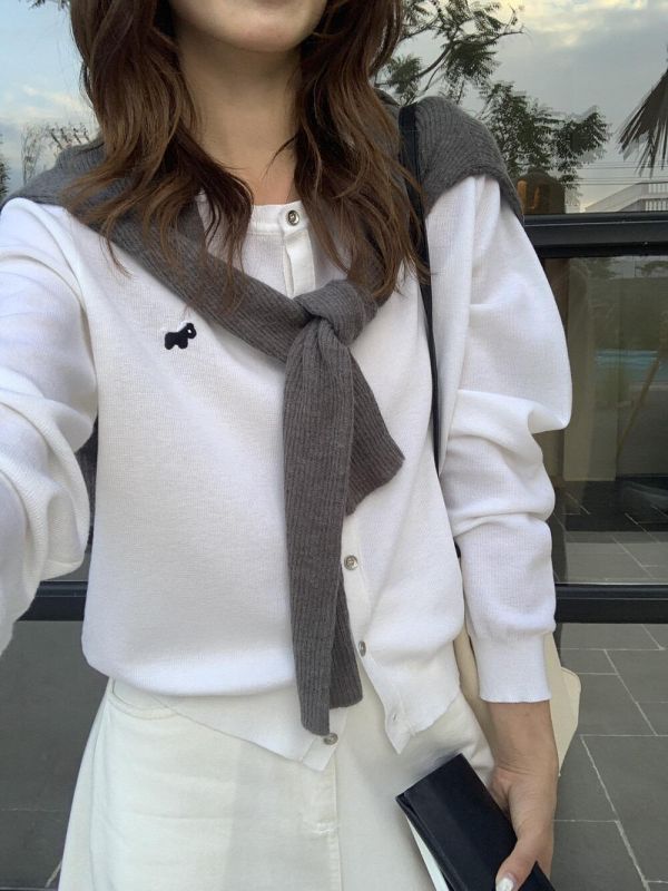 柔軟可愛刺綉單排扣罩衫上衣-5色 柔軟可愛刺綉單排扣罩衫上衣-5色