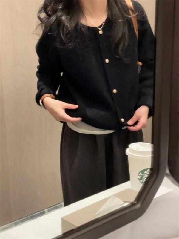 穿不膩黑色就是百搭 小香風仿浣熊絨針織外套 穿不膩黑色就是百搭 小香風仿浣熊絨針織外套