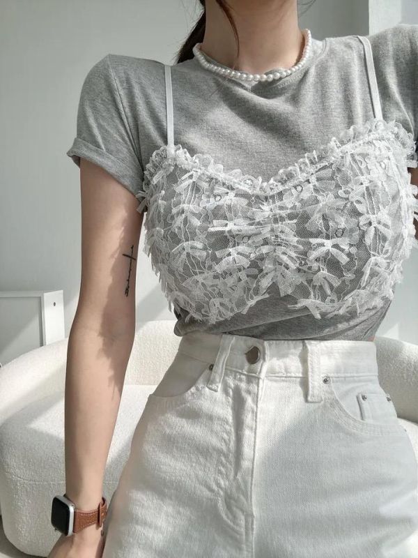 Korea 細肩蕾絲拼接假兩件T恤-3色 Korea 細肩蕾絲拼接假兩件T恤-3色