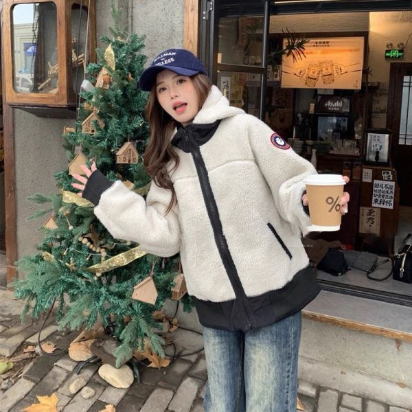 羊羔毛徽章保暖搖粒絨連帽外套-2色 羊羔毛徽章保暖搖粒絨連帽外套-2色