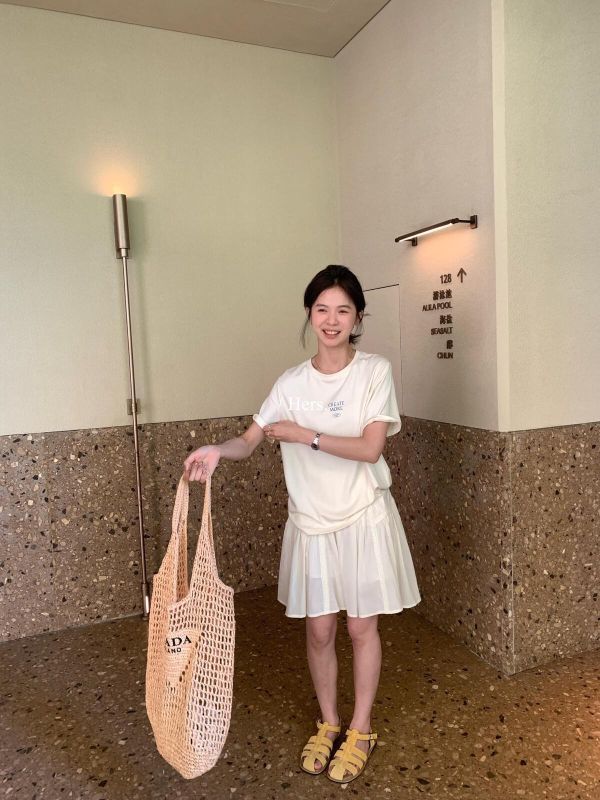 質感簡約字母印花T恤-4色 質感簡約字母印花T恤-4色