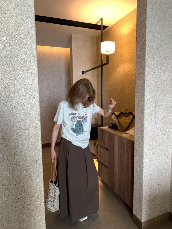 趣味小眾女孩圖案短袖T恤-2色 趣味小眾女孩圖案短袖T恤-2色