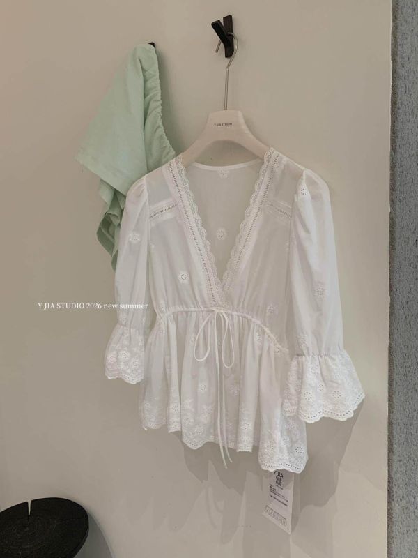 韓系刺繡蕾絲收腰綁帶喇叭七分袖上衣 韓系刺繡蕾絲收腰綁帶喇叭七分袖上衣