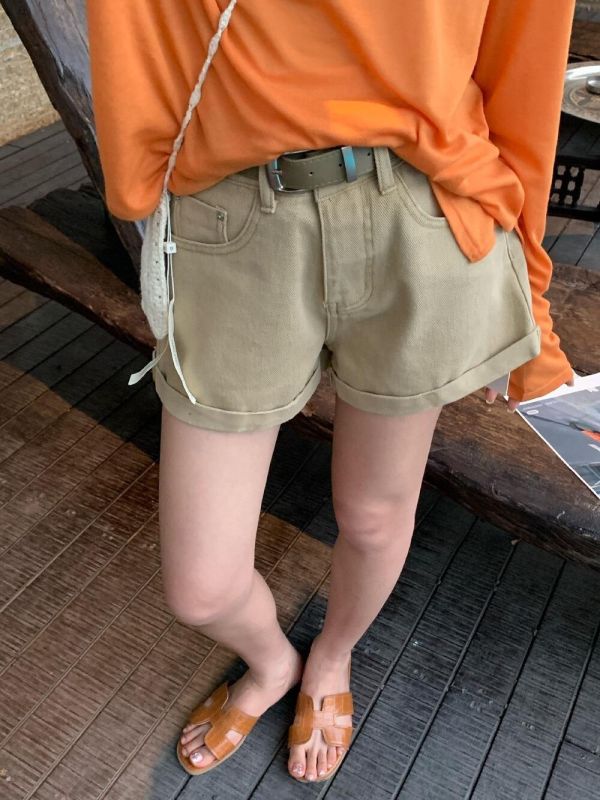 捲邊設計感百搭春夏牛仔短褲-3色 捲邊設計感百搭春夏牛仔短褲-3色