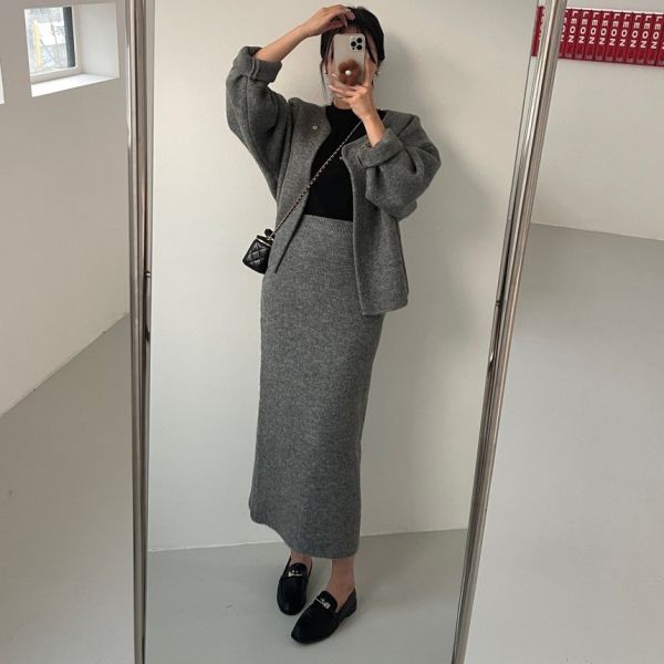 Korea 寬鬆毛呢外套＋高腰包臀裙子-3色 Korea 寬鬆毛呢外套＋高腰包臀裙子-3色