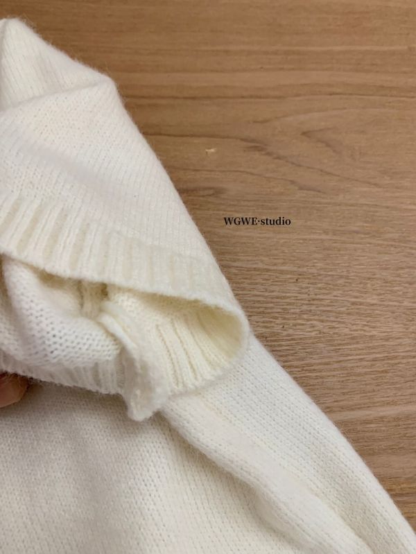 字母圖案刺繡短款百搭針織上衣-2色 字母圖案刺繡短款百搭針織上衣-2色
