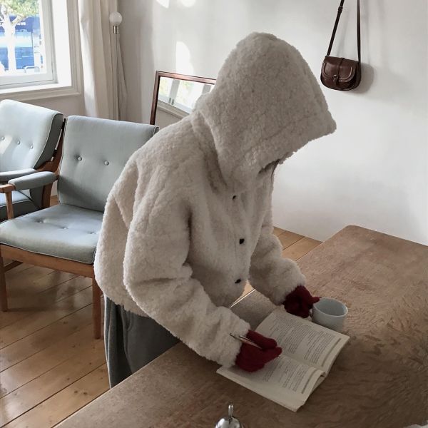 Korea 羊羔毛連帽短款外套-3色 Korea 羊羔毛連帽短款外套-3色