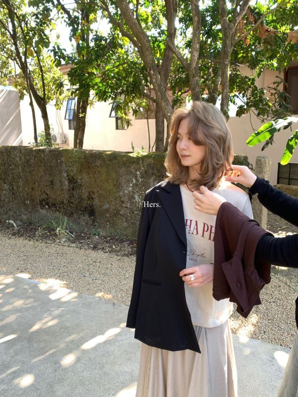 質感印花休閒字母上衣-2色 質感印花休閒字母上衣-2色