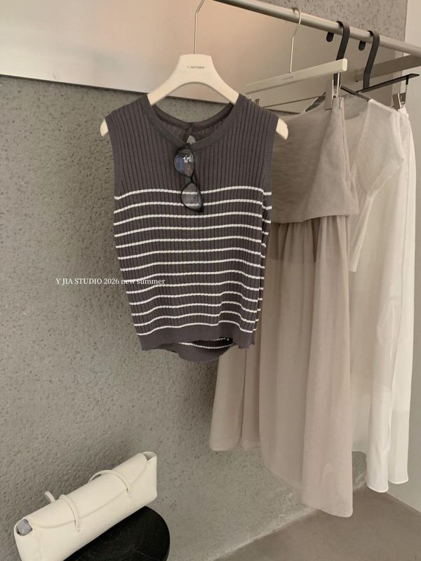 韓系撞色條紋顯瘦交叉露背針織背心-3色 韓系撞色條紋顯瘦交叉露背針織背心-3色