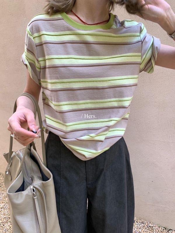 質感撞色～顯白設計感條紋上衣-2色 質感撞色～顯白設計感條紋上衣-2色