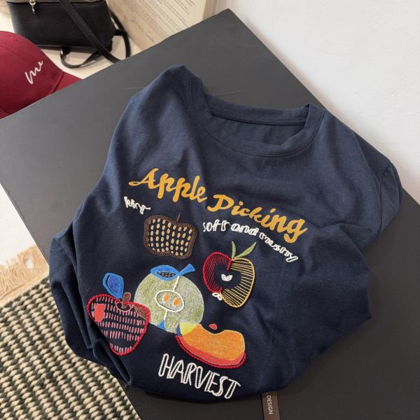 萊塞爾蘋果刺繡薄款寬鬆休閒T-3色 萊塞爾蘋果刺繡薄款寬鬆休閒T-3色