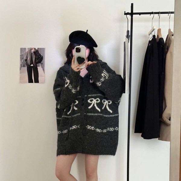 復古提花粗針蝴蝶結口袋連帽中長款上衣外套-3色 復古提花粗針蝴蝶結口袋連帽中長款上衣外套-3色