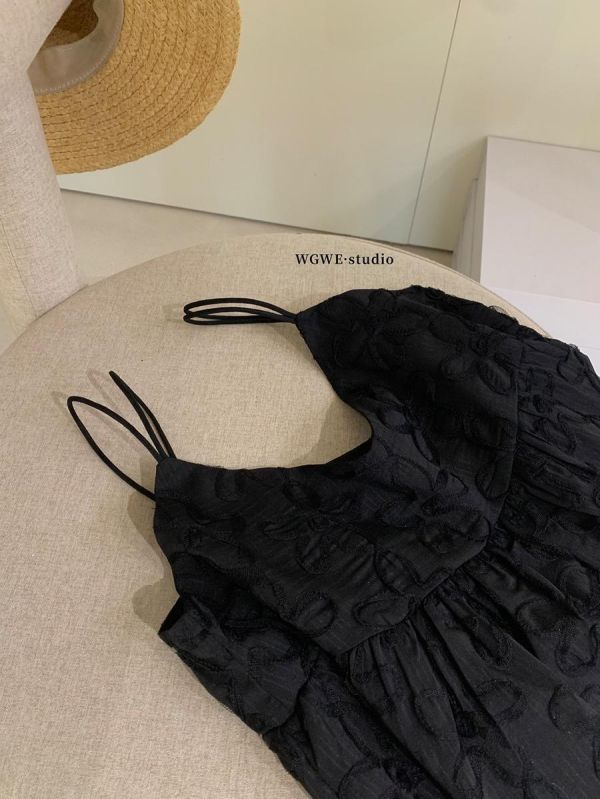 小吊帶蕾絲V領甜美法式小背心-2色 小吊帶蕾絲V領甜美法式小背心-2色