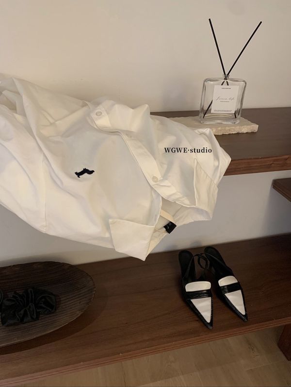 簡約小狗刺繡休閒氣質襯衫上衣 簡約小狗刺繡休閒氣質襯衫上衣