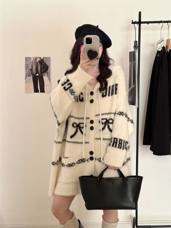 復古提花粗針蝴蝶結口袋連帽中長款上衣外套-3色 復古提花粗針蝴蝶結口袋連帽中長款上衣外套-3色