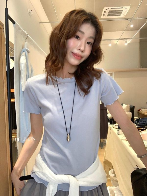 舒適親膚百搭木耳邊設計感上衣-4色 舒適親膚百搭木耳邊設計感上衣-4色