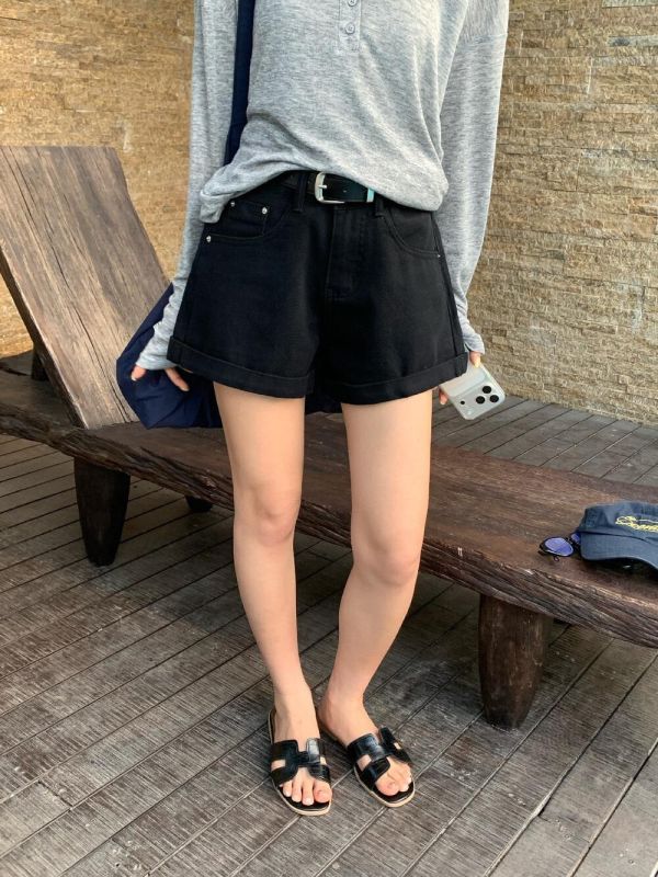 捲邊設計感百搭春夏牛仔短褲-3色 捲邊設計感百搭春夏牛仔短褲-3色