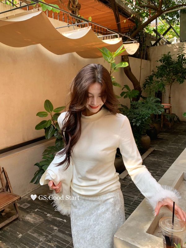 溫柔風氣質鴕鳥毛拼接加厚半高領打底衫 溫柔風氣質鴕鳥毛拼接加厚半高領打底衫