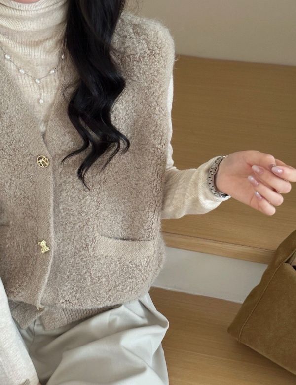 蝴蝶結扣 羊羔毛復古設計釦背心-5色 蝴蝶結扣 羊羔毛復古設計釦背心-5色