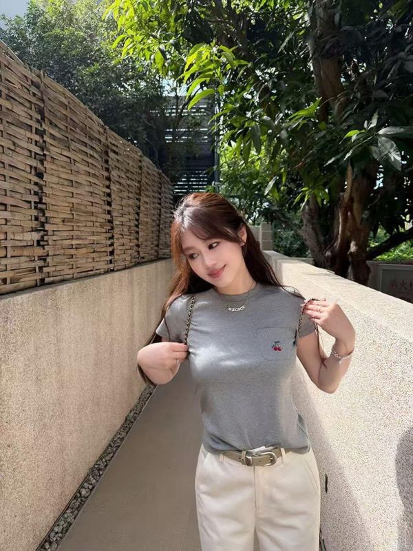 小櫻桃口袋正肩棉tee-2色 小櫻桃口袋正肩棉tee-2色