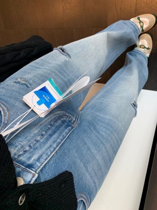 時尚破洞！美式設計感高腰直筒牛仔褲-2色 時尚破洞！美式設計感高腰直筒牛仔褲-2色