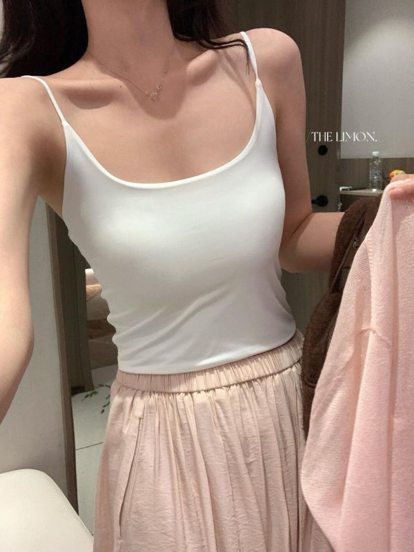 極簡風百搭修身一體罩杯打底背心-3色 極簡風百搭修身一體罩杯打底背心-3色
