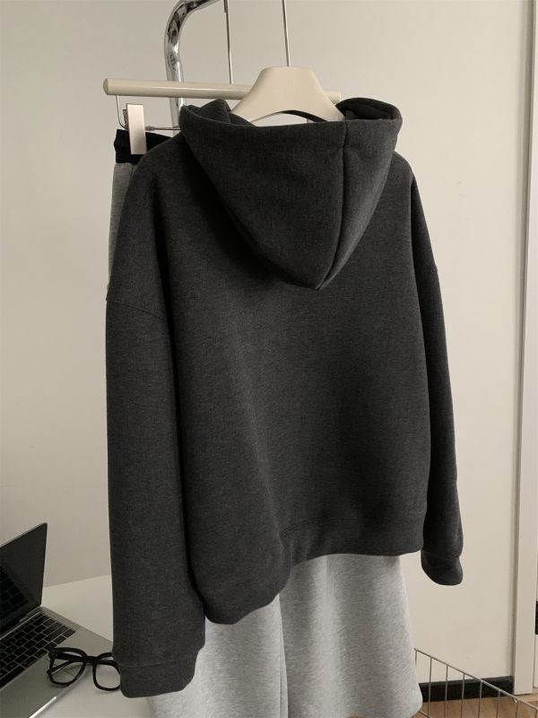 撞色糯米絨字母繡花連帽寬鬆上衣 撞色糯米絨字母繡花連帽寬鬆上衣