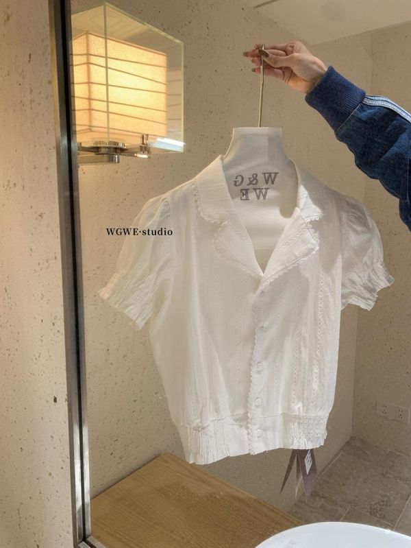 設計感收腰法式蕾絲花邊V領襯衫 設計感收腰法式蕾絲花邊V領襯衫