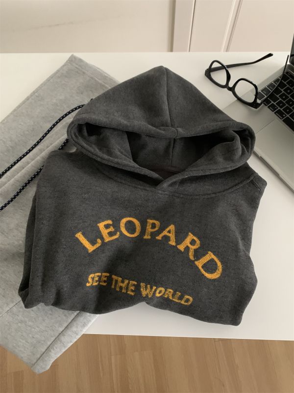 撞色糯米絨字母繡花連帽寬鬆上衣 撞色糯米絨字母繡花連帽寬鬆上衣