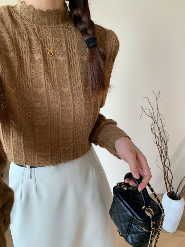 柔軟不扎 木耳邊韓系半高領優雅鈎花打底針織-4色 柔軟不扎 木耳邊韓系半高領優雅鈎花打底針織-4色