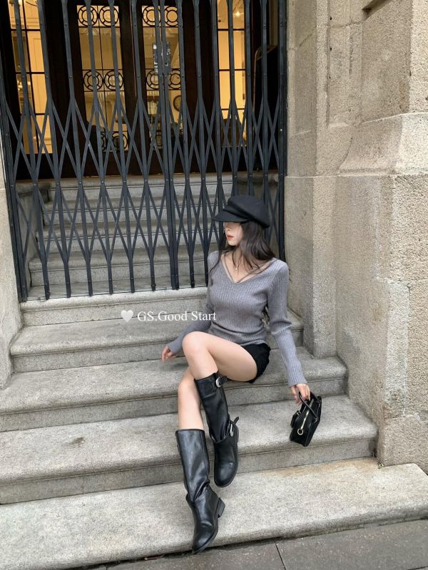 極簡風修身顯瘦性感V領針織上衣-5色 極簡風修身顯瘦性感V領針織上衣-5色