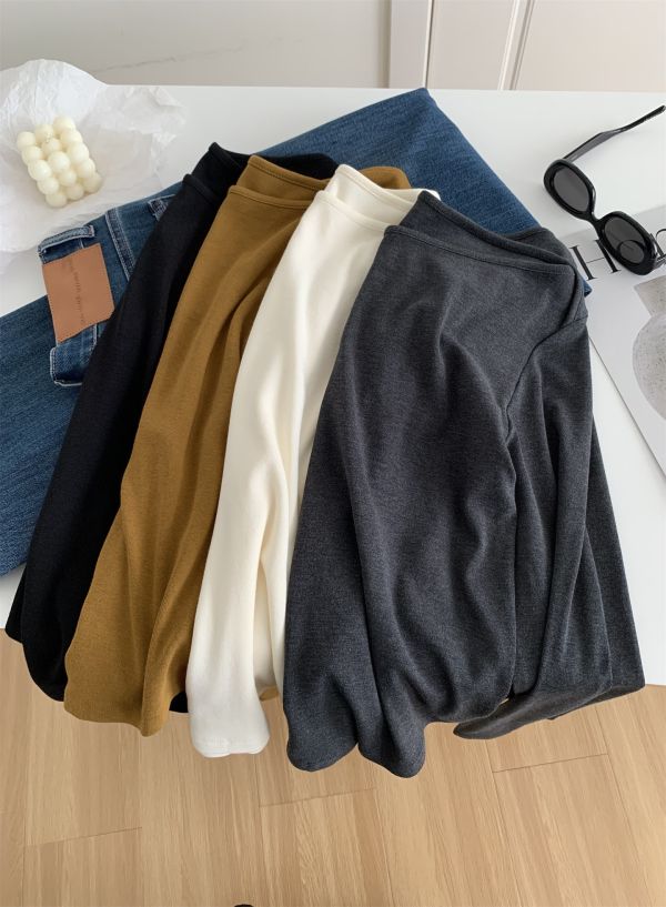 設計感一字肩柔軟慕斯絨露鎖骨百搭打底衫-4色 設計感一字肩柔軟慕斯絨露鎖骨百搭打底衫-4色