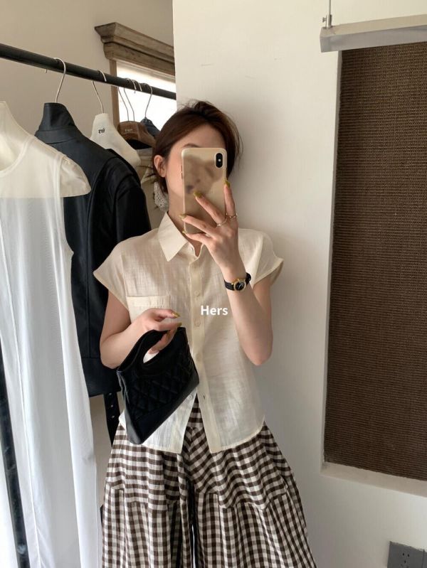 簡約風設計感收腰綁帶短款小飛袖襯衫-3色 簡約風設計感收腰綁帶短款小飛袖襯衫-3色