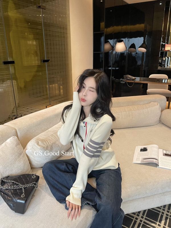 減量刺繡小狗百搭高領針織開衫-3色 減量刺繡小狗百搭高領針織開衫-3色