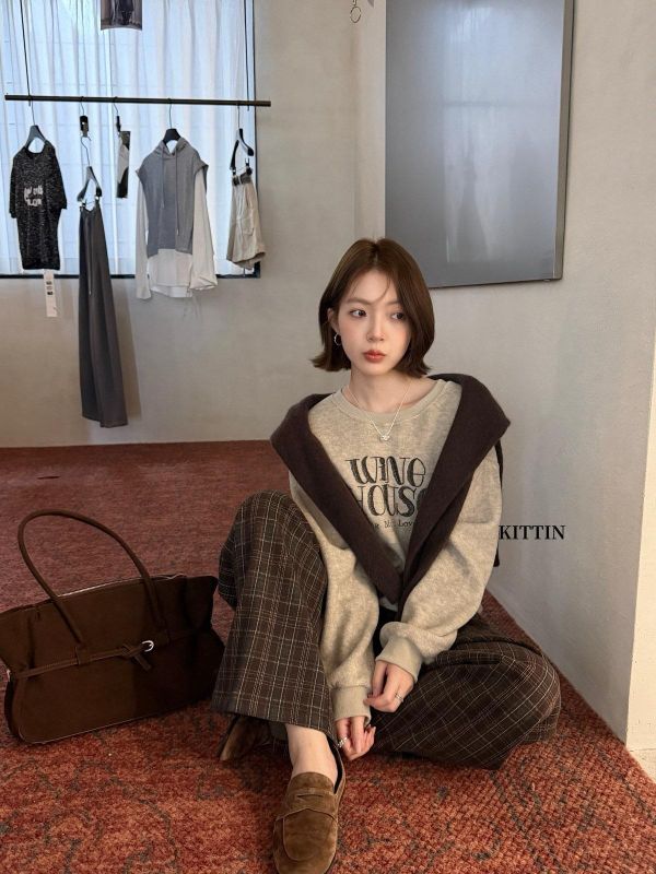 復古風棉感字母刺繡圓領棉T-3色 復古風棉感字母刺繡圓領棉T-3色