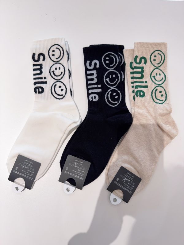 Korea smile字母中筒舒適襪-3色 Korea smile字母中筒舒適襪-3色
