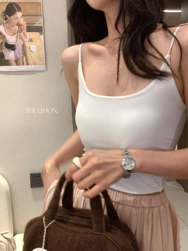 極簡風百搭修身一體罩杯打底背心-3色 極簡風百搭修身一體罩杯打底背心-3色