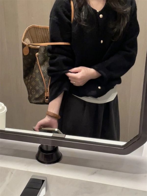 穿不膩黑色就是百搭 小香風仿浣熊絨針織外套 穿不膩黑色就是百搭 小香風仿浣熊絨針織外套
