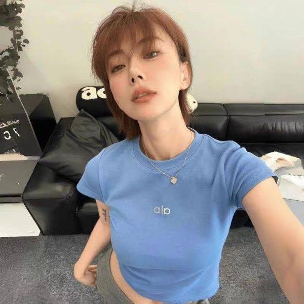 質感休閒透氣挺版正肩修身上衣-4色 質感休閒透氣挺版正肩修身上衣-4色