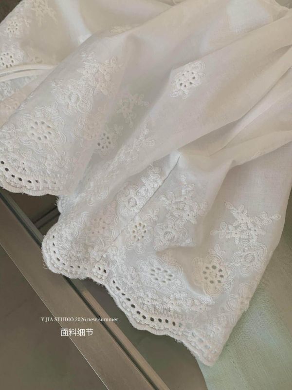 韓系刺繡蕾絲收腰綁帶喇叭七分袖上衣 韓系刺繡蕾絲收腰綁帶喇叭七分袖上衣