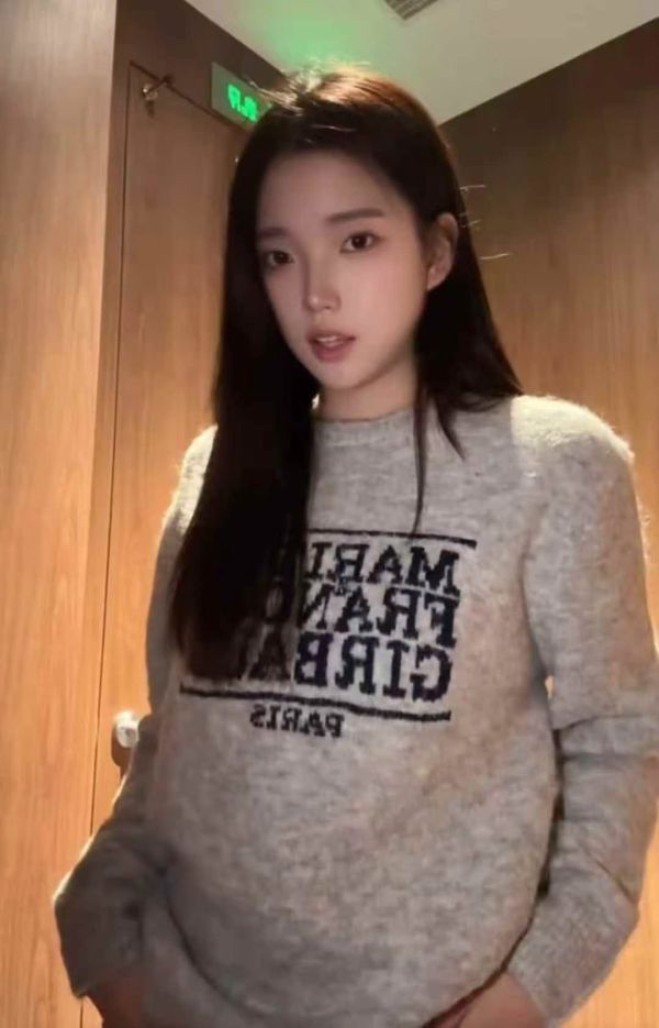 英文字母15%羊毛針織上衣-3色 英文字母15%羊毛針織上衣-3色