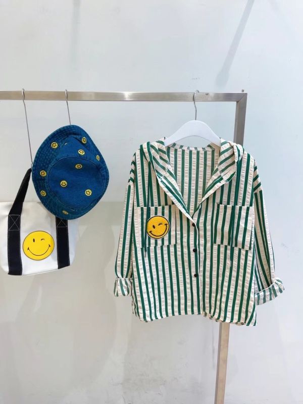 Korea 條紋笑臉貼布連帽襯衫 Korea 條紋笑臉貼布連帽襯衫