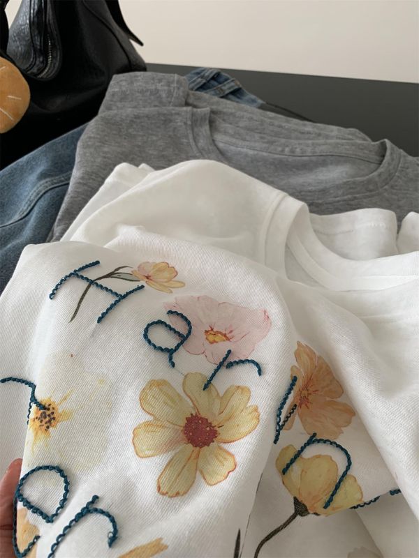 雛菊刺繡印花雪花棉鬆弛感T恤-2色 雛菊刺繡印花雪花棉鬆弛感T恤-2色