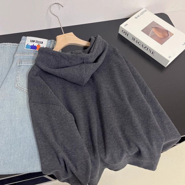 糯米絨重工刺繡抽繩連帽字母上衣 糯米絨重工刺繡抽繩連帽字母上衣