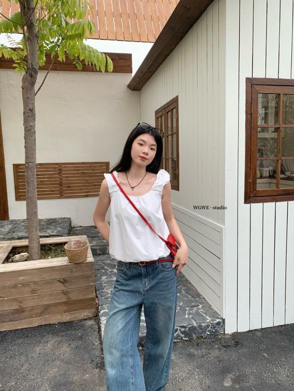 簡約褶皺寬肩帶甜美短款背心-3色 簡約褶皺寬肩帶甜美短款背心-3色