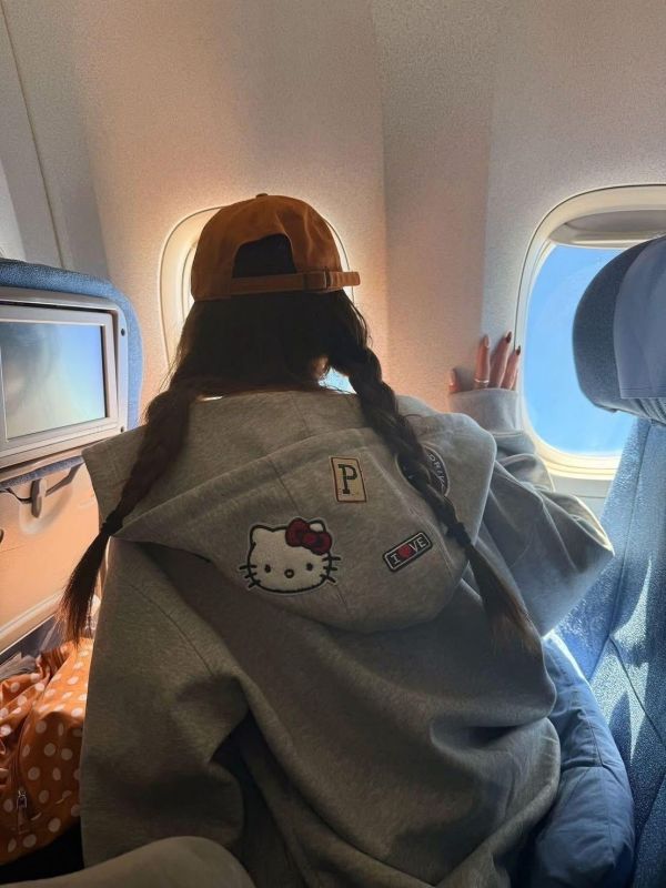 吸睛貼章刺繡kitty連帽外套 吸睛貼章刺繡kitty連帽外套