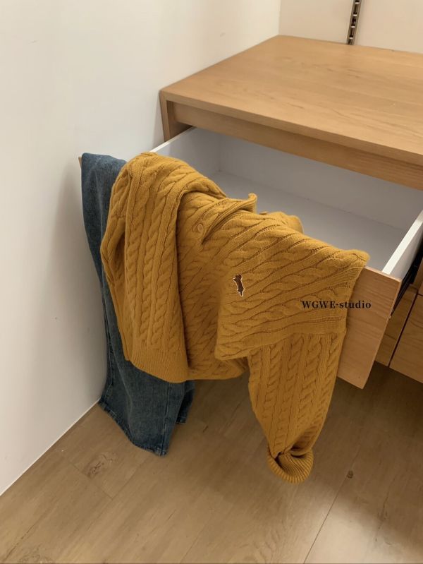 臘腸狗刺繡粗麻花百搭polo領針織毛衣-3色 臘腸狗刺繡粗麻花百搭polo領針織毛衣-3色