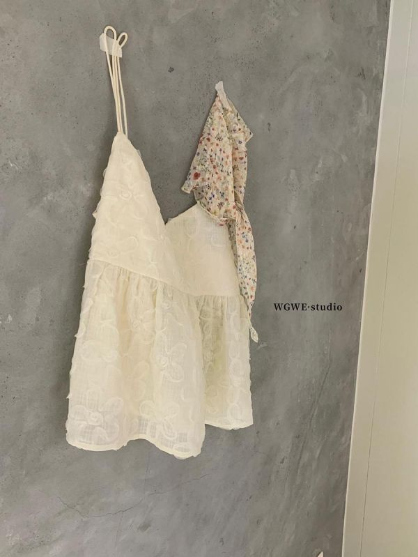 小吊帶蕾絲V領甜美法式小背心-2色 小吊帶蕾絲V領甜美法式小背心-2色